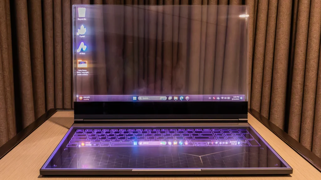 Lenovo Demos Laptop with a Screen